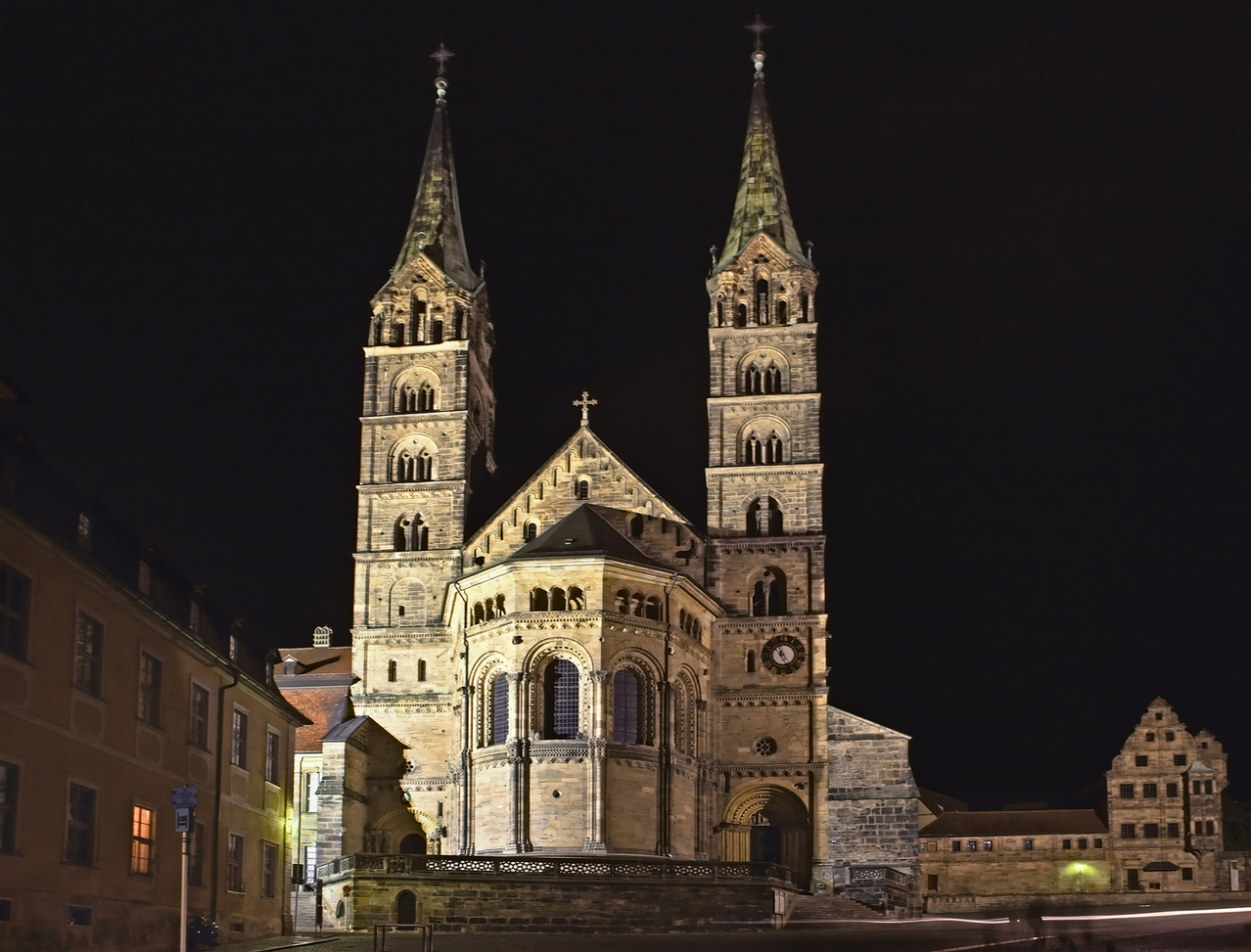 Bamberger Dom bei Nacht