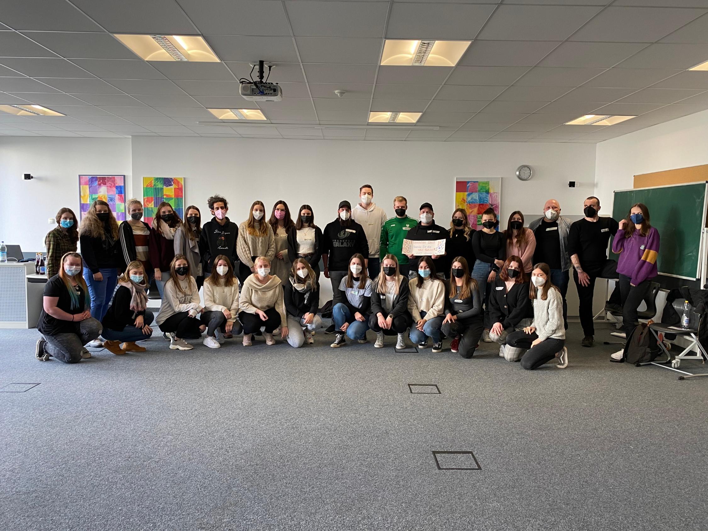 „Bevor du über mein Leben urteilst, ziehe meine Schuhe an und laufe meinen Weg.“ Ein Thementag in Psychologie (von Dr. Ulrike Roppelt)