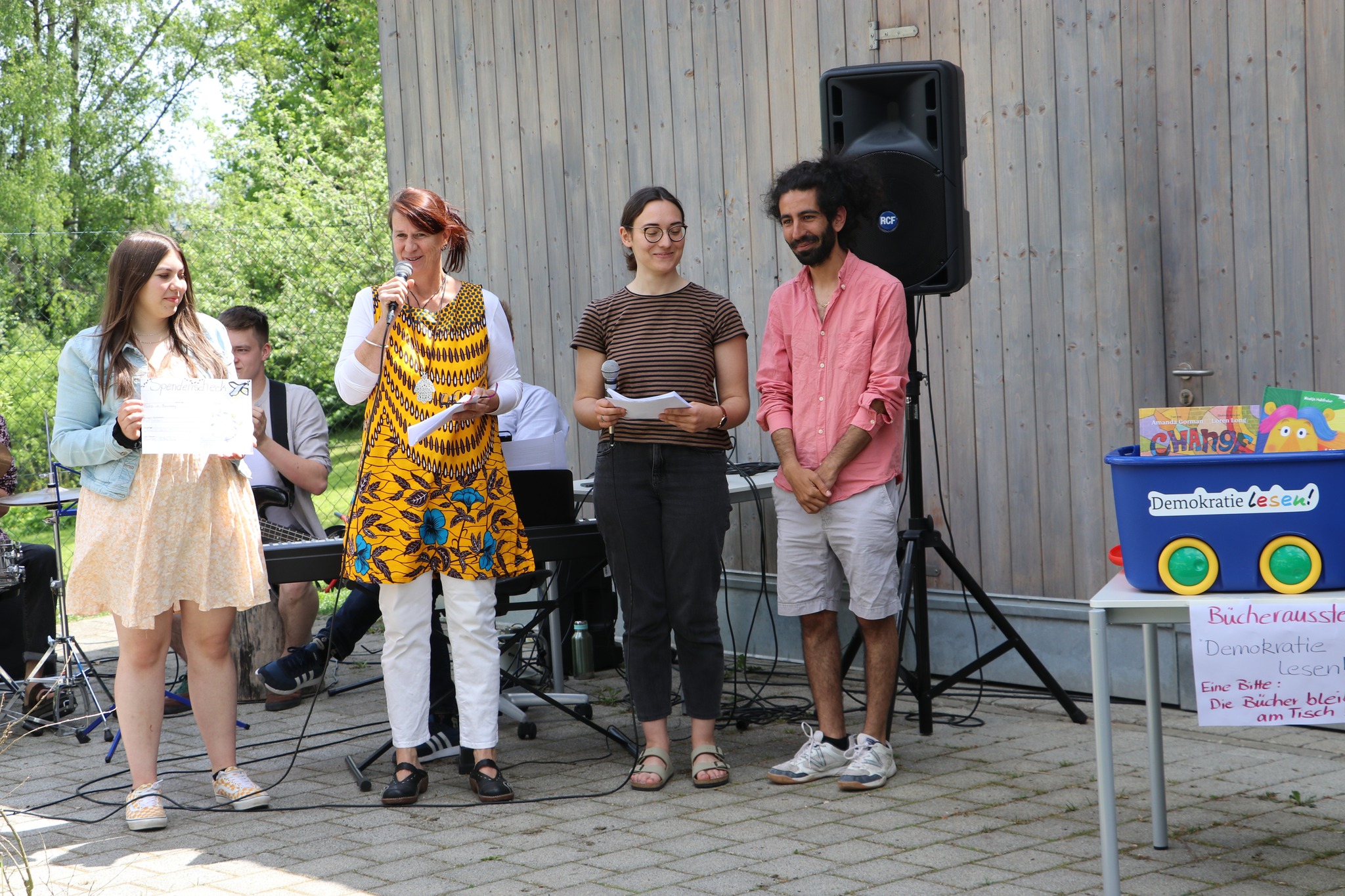 Der Basar - Solidarität mit geflüchteten Menschen aus der Ukraine (von Dr. Ulrike Roppelt)