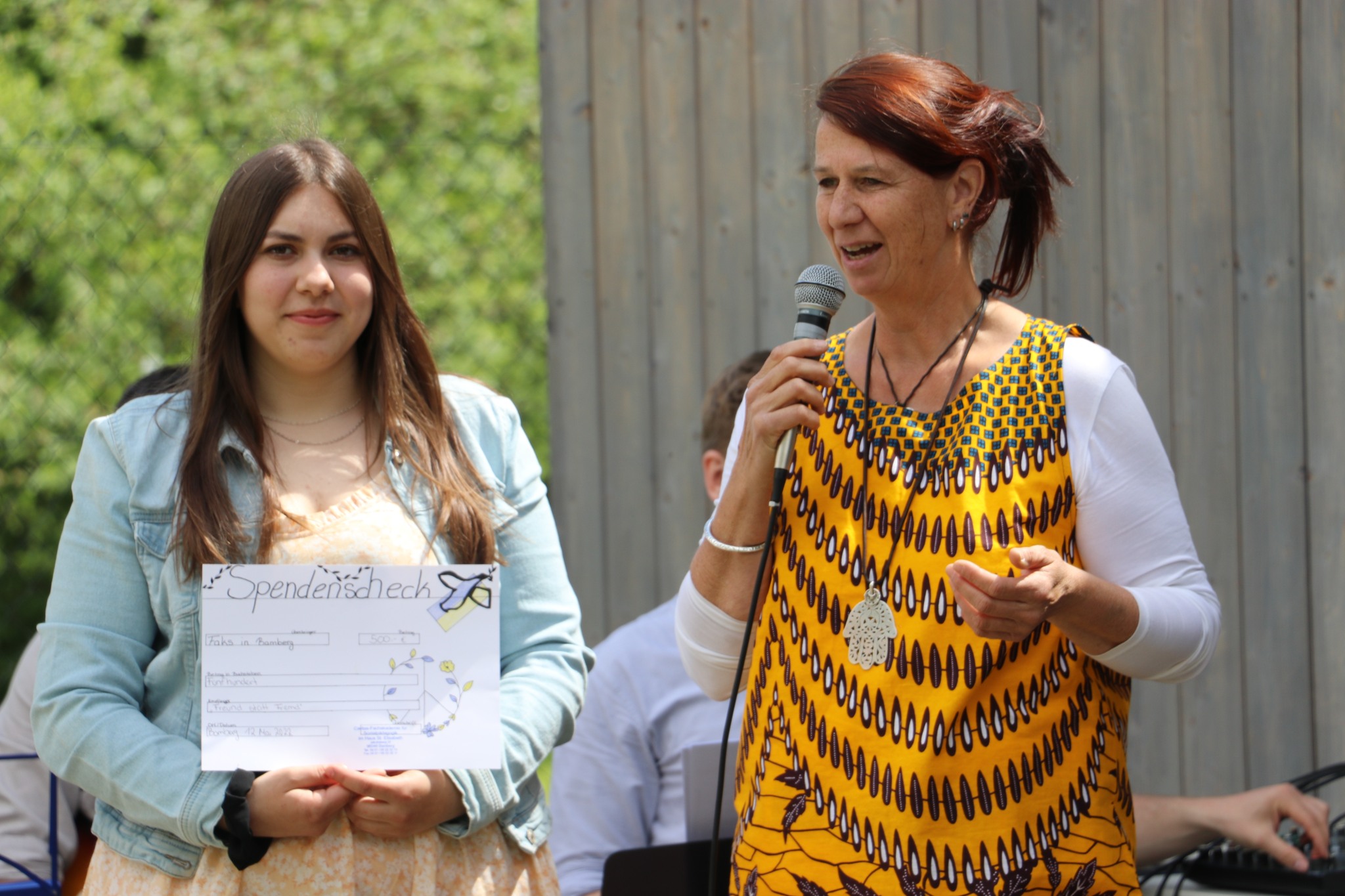 Der Basar - Solidarität mit geflüchteten Menschen aus der Ukraine (von Dr. Ulrike Roppelt)