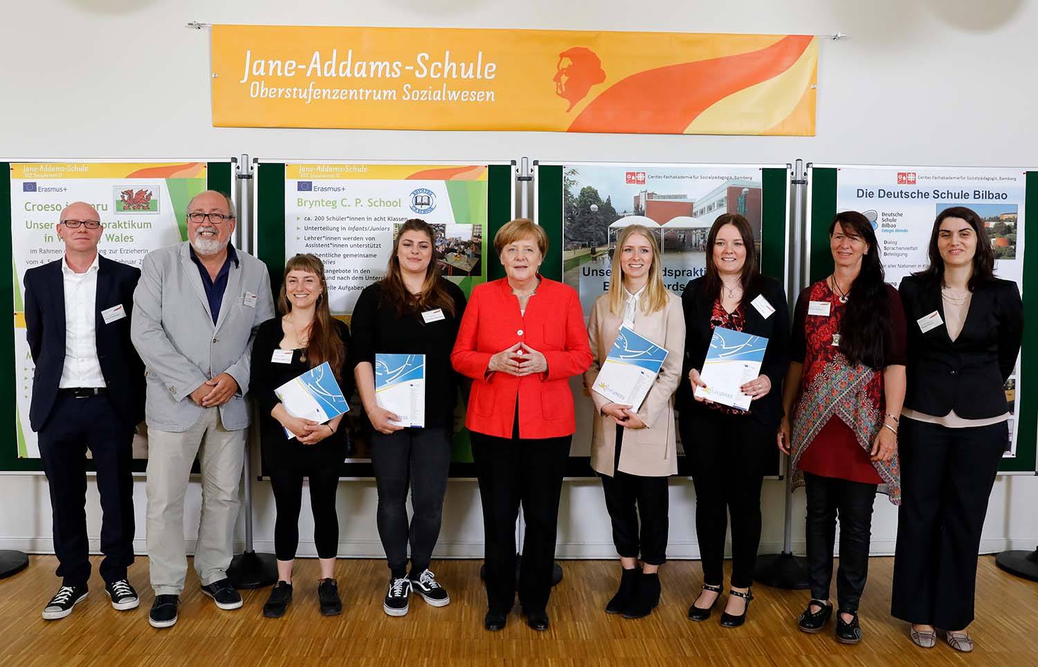 FAKS'ler im Gespräch mit der Bundeskanzlerin