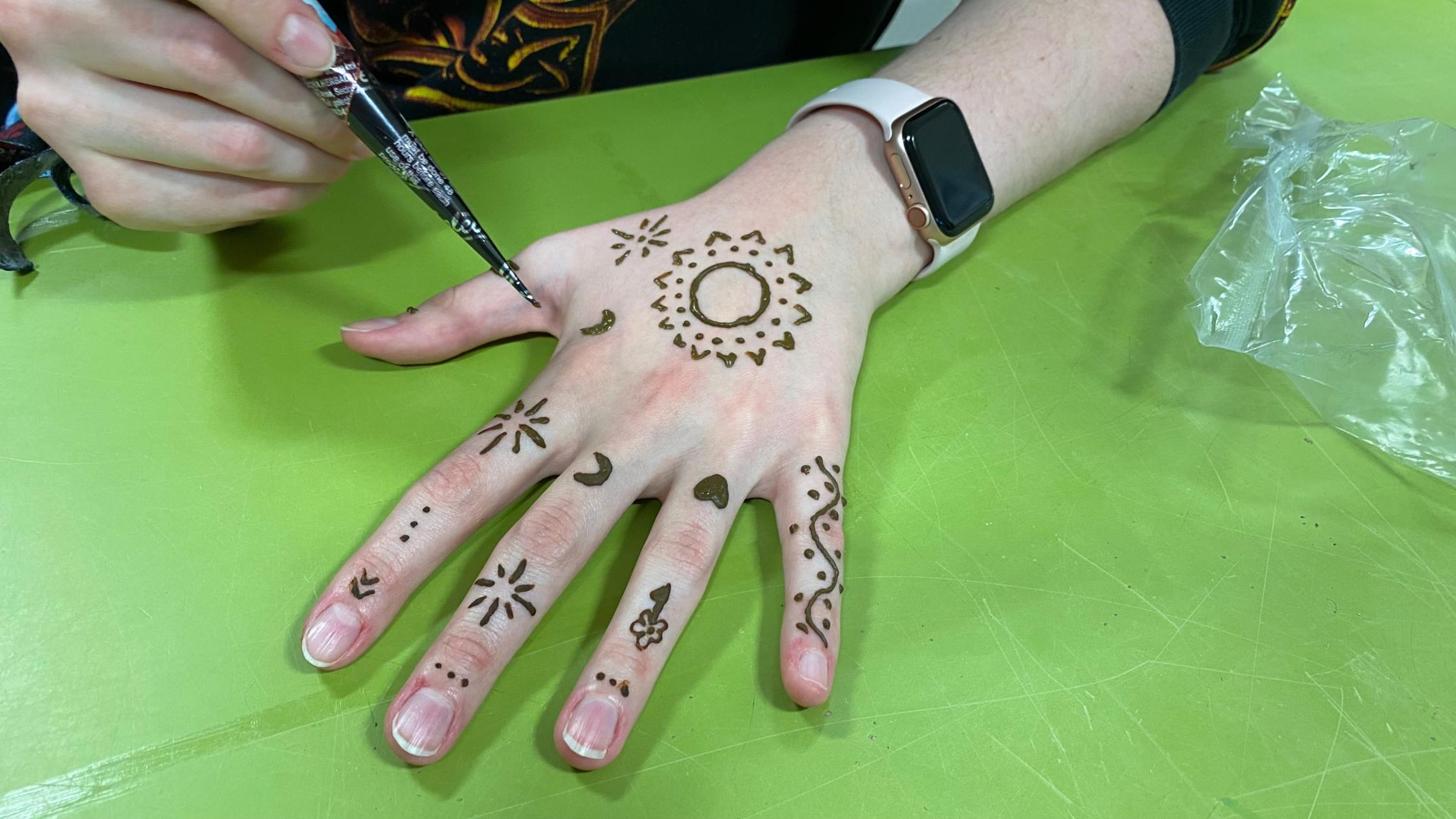 Henna und Kaligraphie 2024