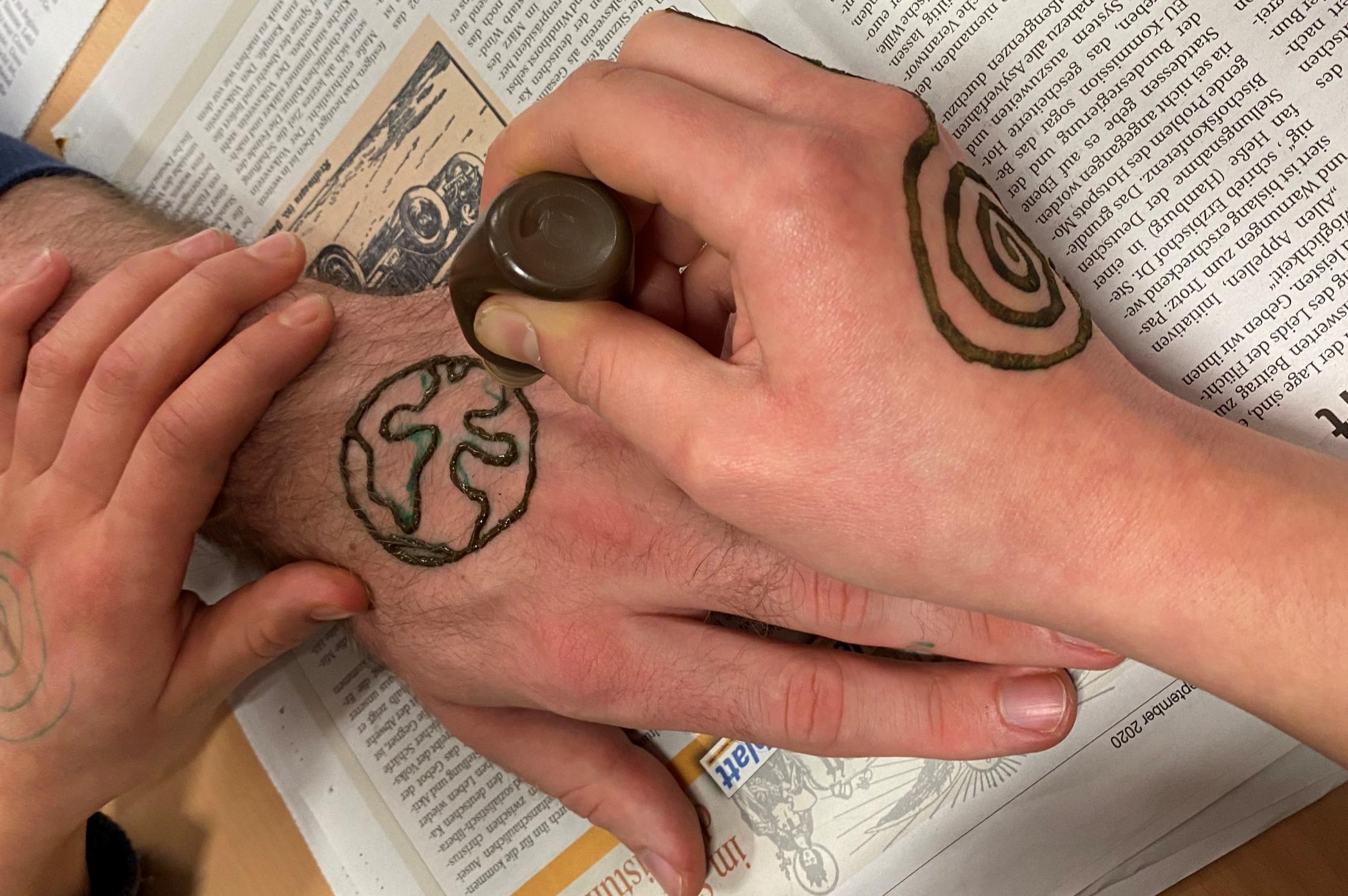 Henna und Kalligraphie