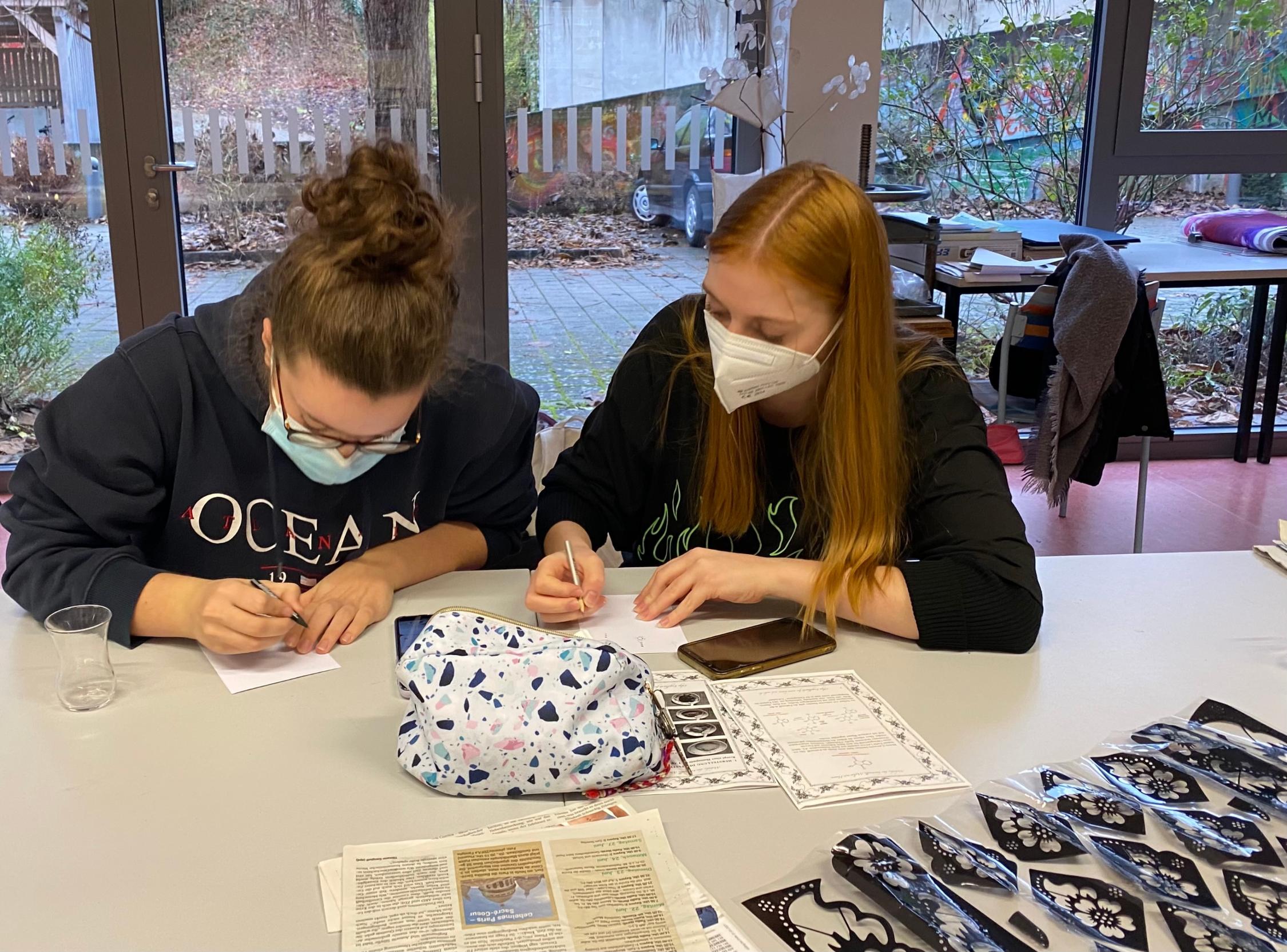 Henna und Kalligraphie