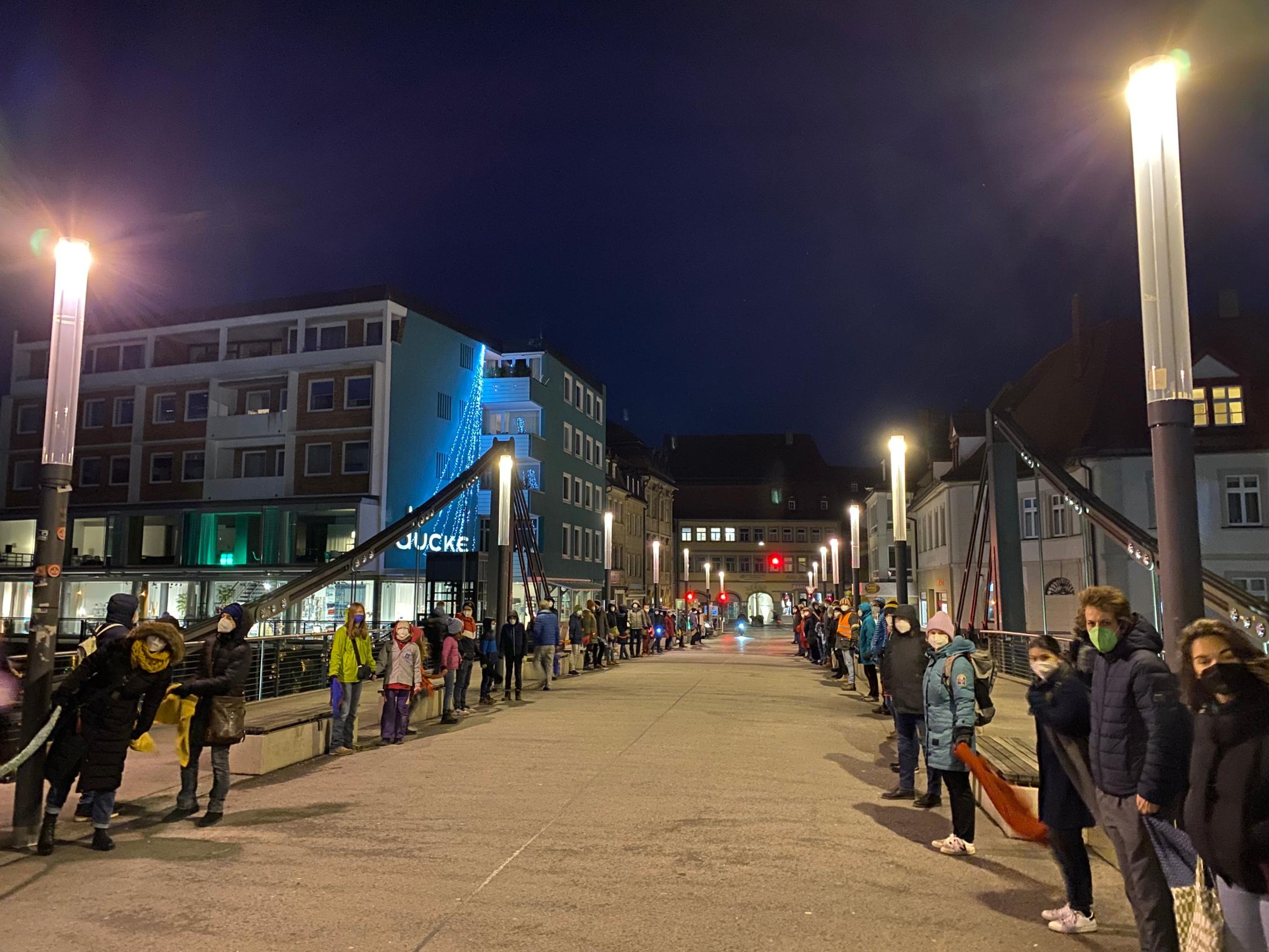 Solidarische Menschenkette