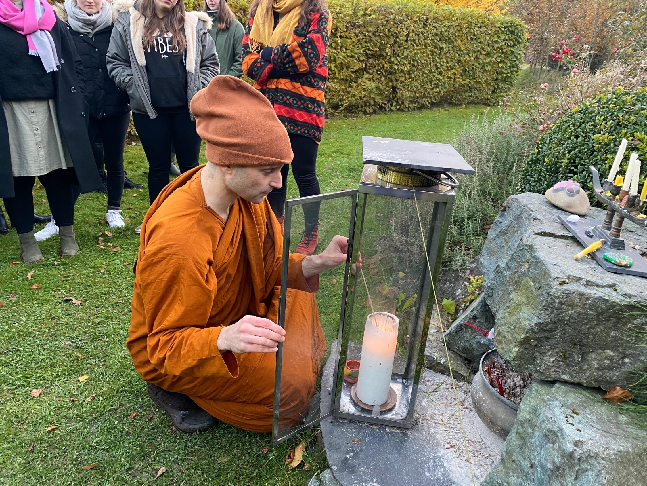 Wie wollen wir leben - Besuch im buddh. Kloster